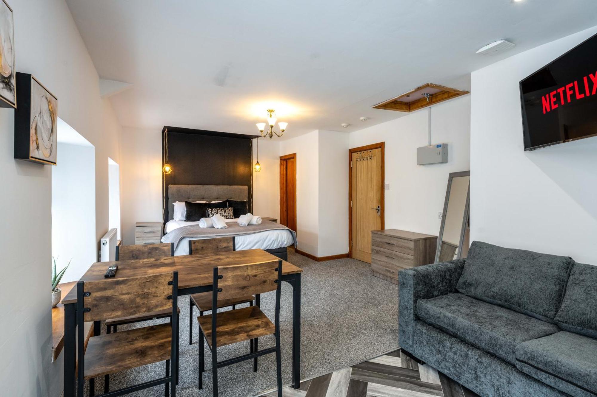 The New Lodge Pontardawe 외부 사진